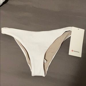 NWT Lululemon Beach boss LR skimpy bottom size 6